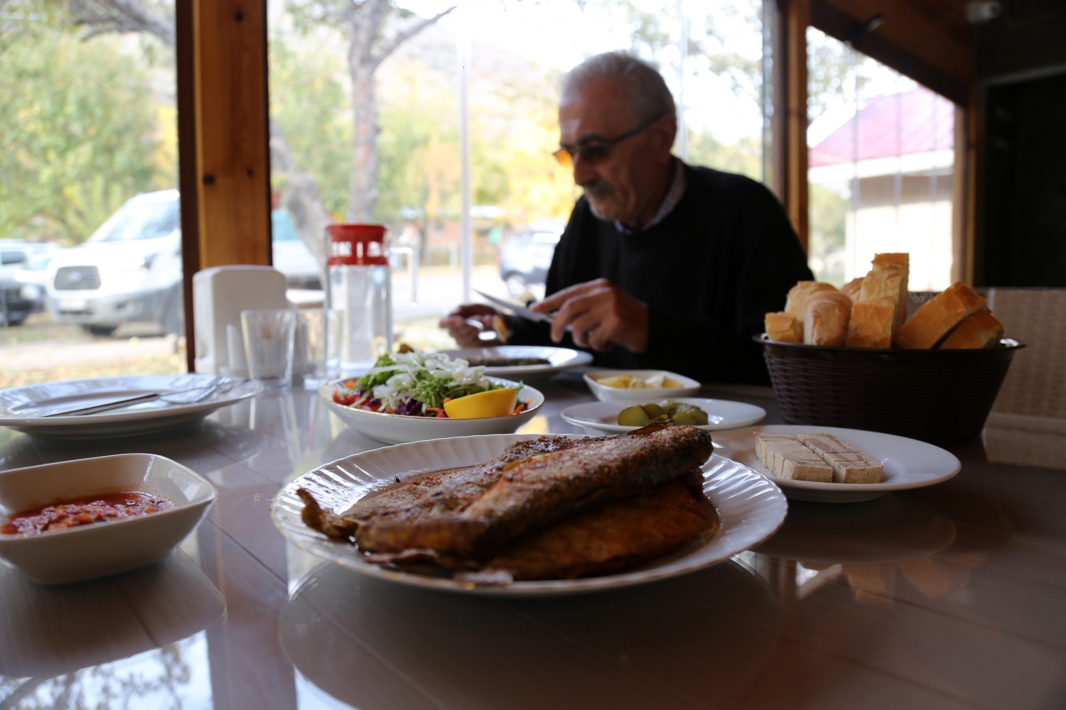 'İyi alabalık bol tereyağında, ağır ateşte yavaş yavaş pişer' 12