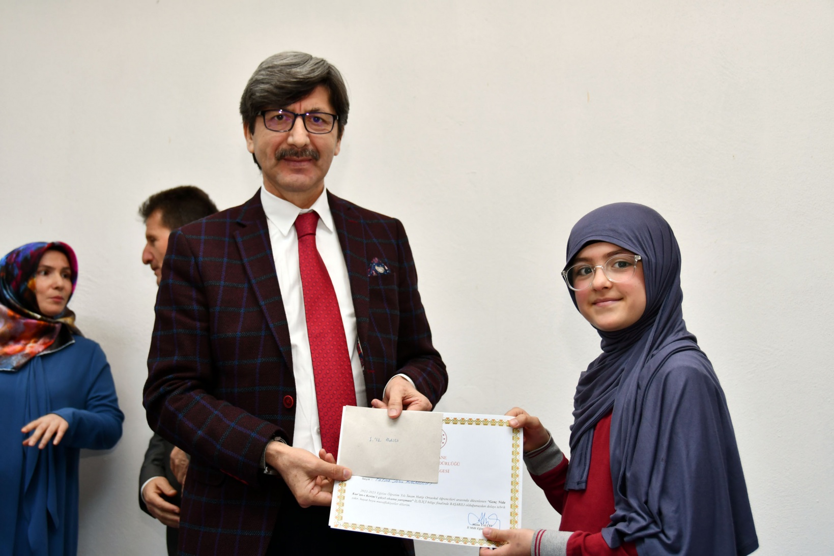 Kızlar Genç Nida Kur'an-ı Kerim'i Güzel Okuma ve Hafızlık yarışması yapıldı 2