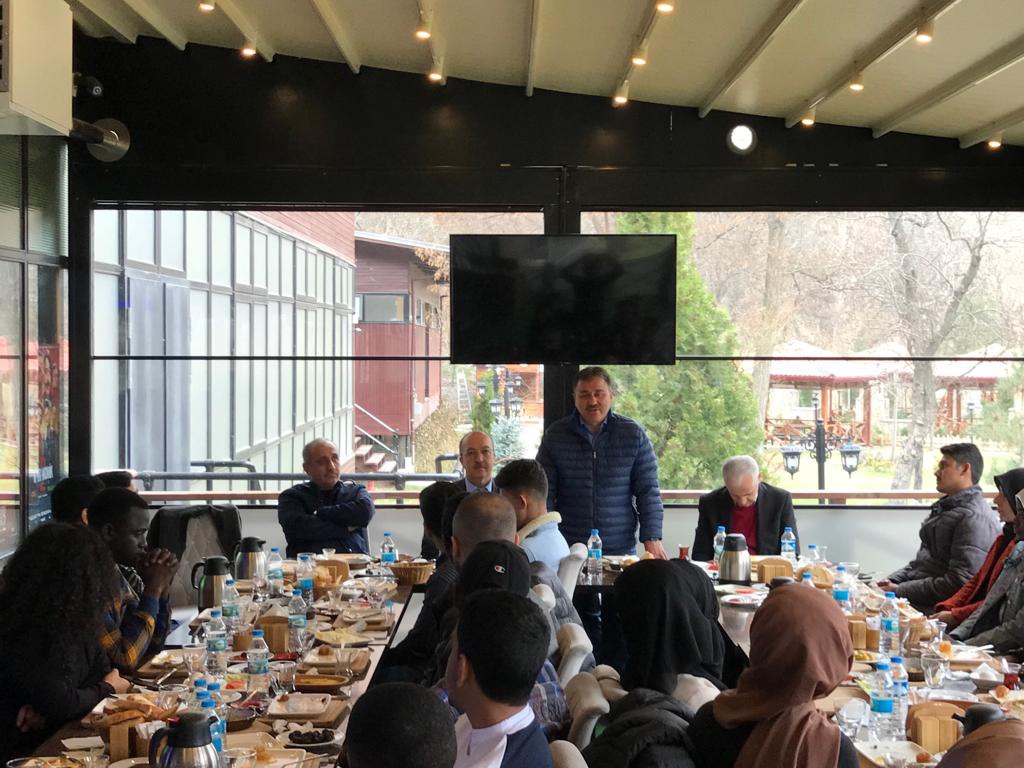 Başkan Çimen öğrencilerle kahvaltıda buluştu 3