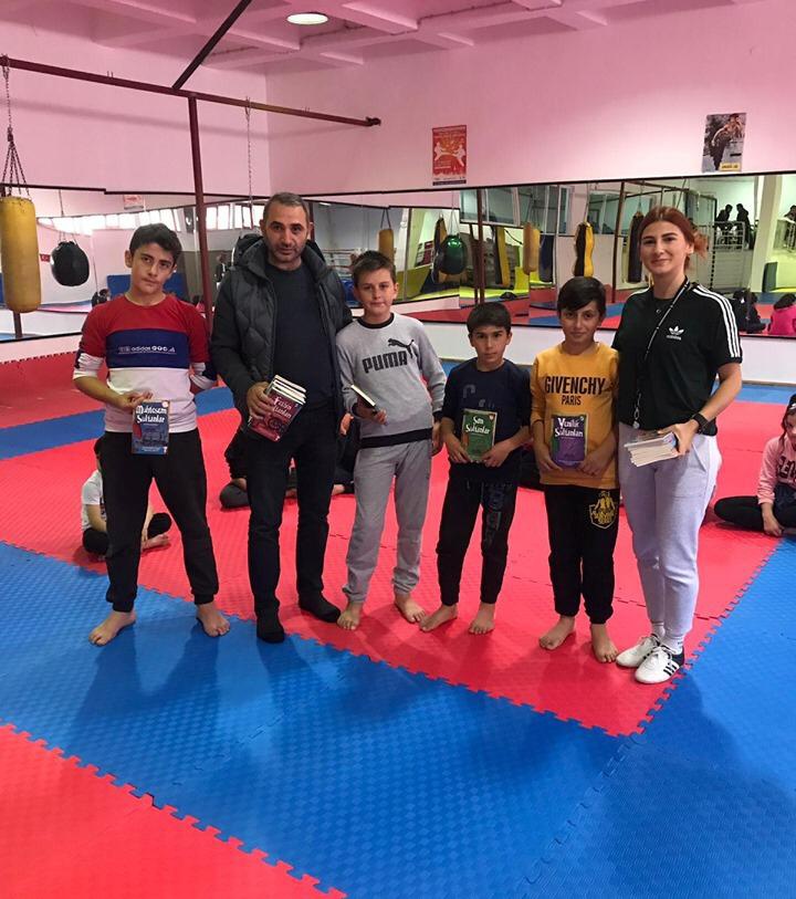 Birlik Vakfı spor yaptırırken kitap okutturuyor 8