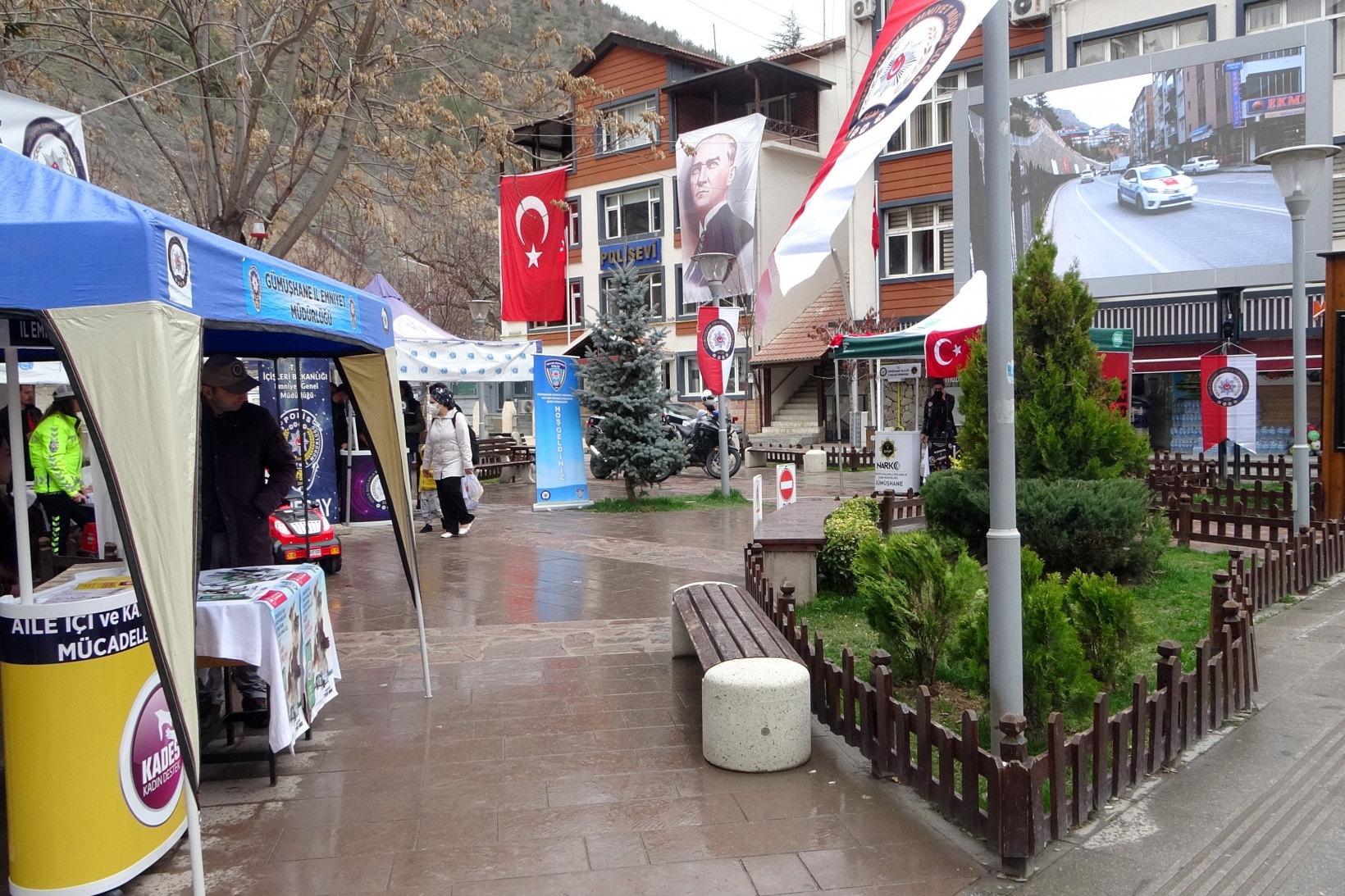 Çocuklar telsizden şeker istedi, polisler getirdi 8