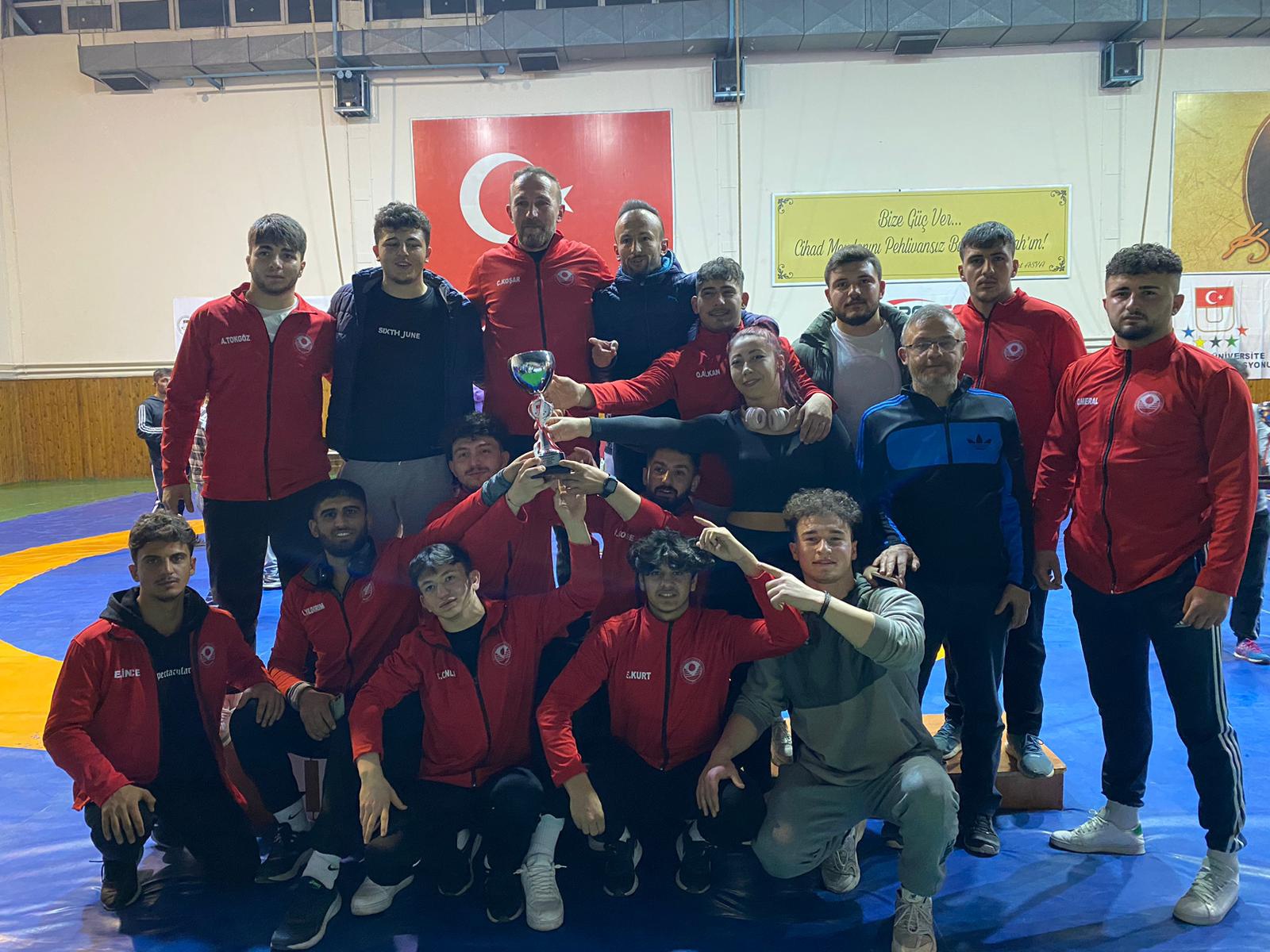 GÜ güreş takımı Türkiye şampiyonu oldu 3