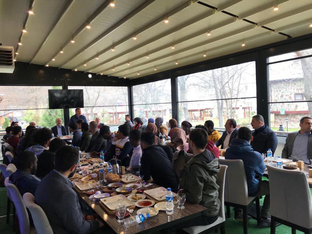 Başkan Çimen öğrencilerle kahvaltıda buluştu 1