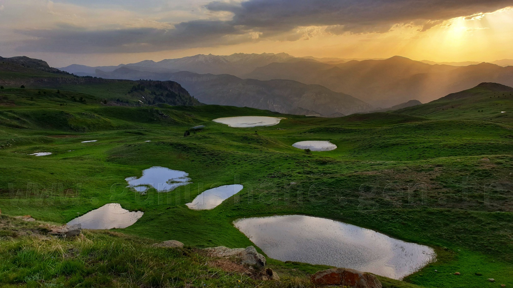 İmparatorlukların sessiz tanığı Dipsiz Gölde bahar güzelliği 14