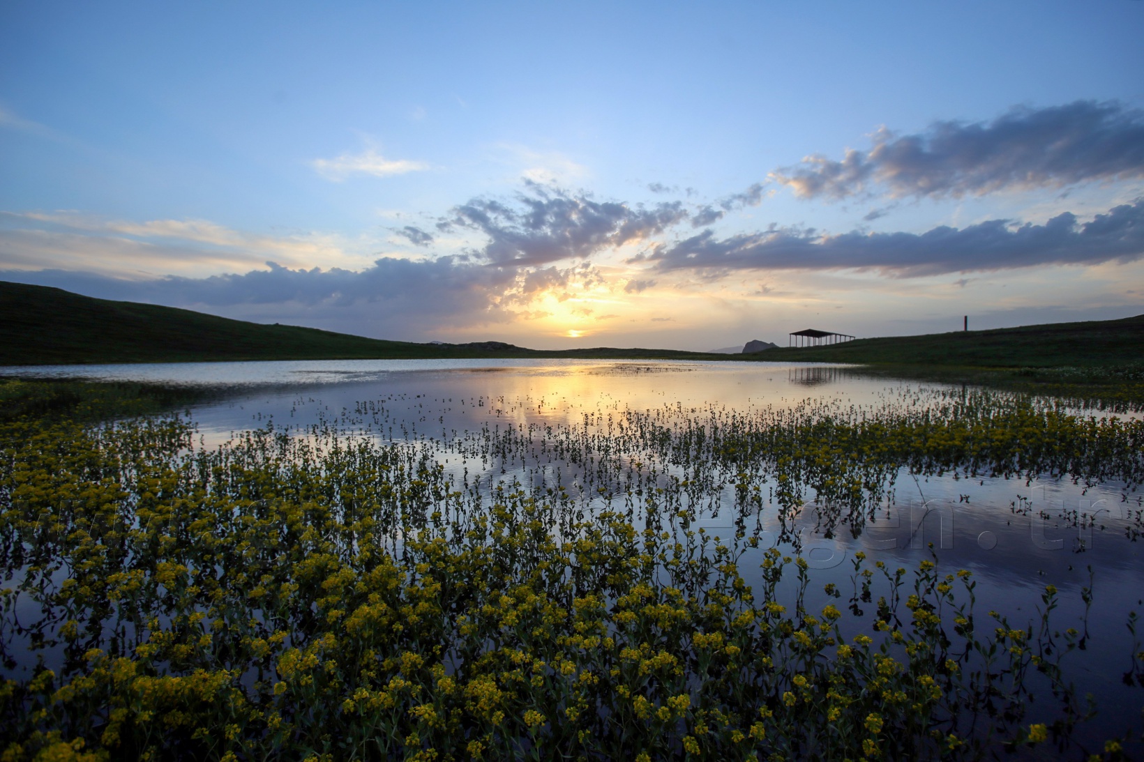 İmparatorlukların sessiz tanığı Dipsiz Gölde bahar güzelliği 19
