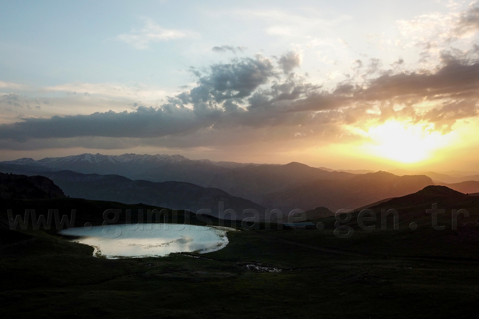 İmparatorlukların sessiz tanığı Dipsiz Gölde bahar güzelliği 18