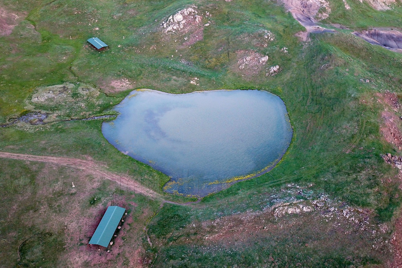 İmparatorlukların sessiz tanığı Dipsiz Gölde bahar güzelliği 16