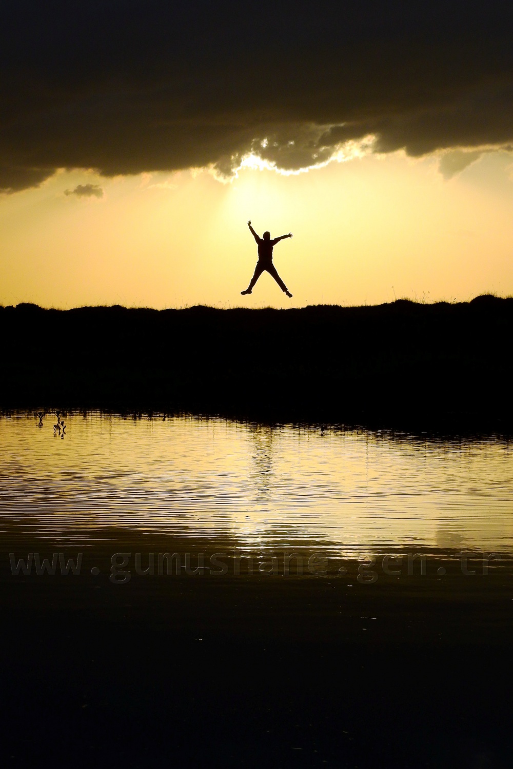 İmparatorlukların sessiz tanığı Dipsiz Gölde bahar güzelliği 4