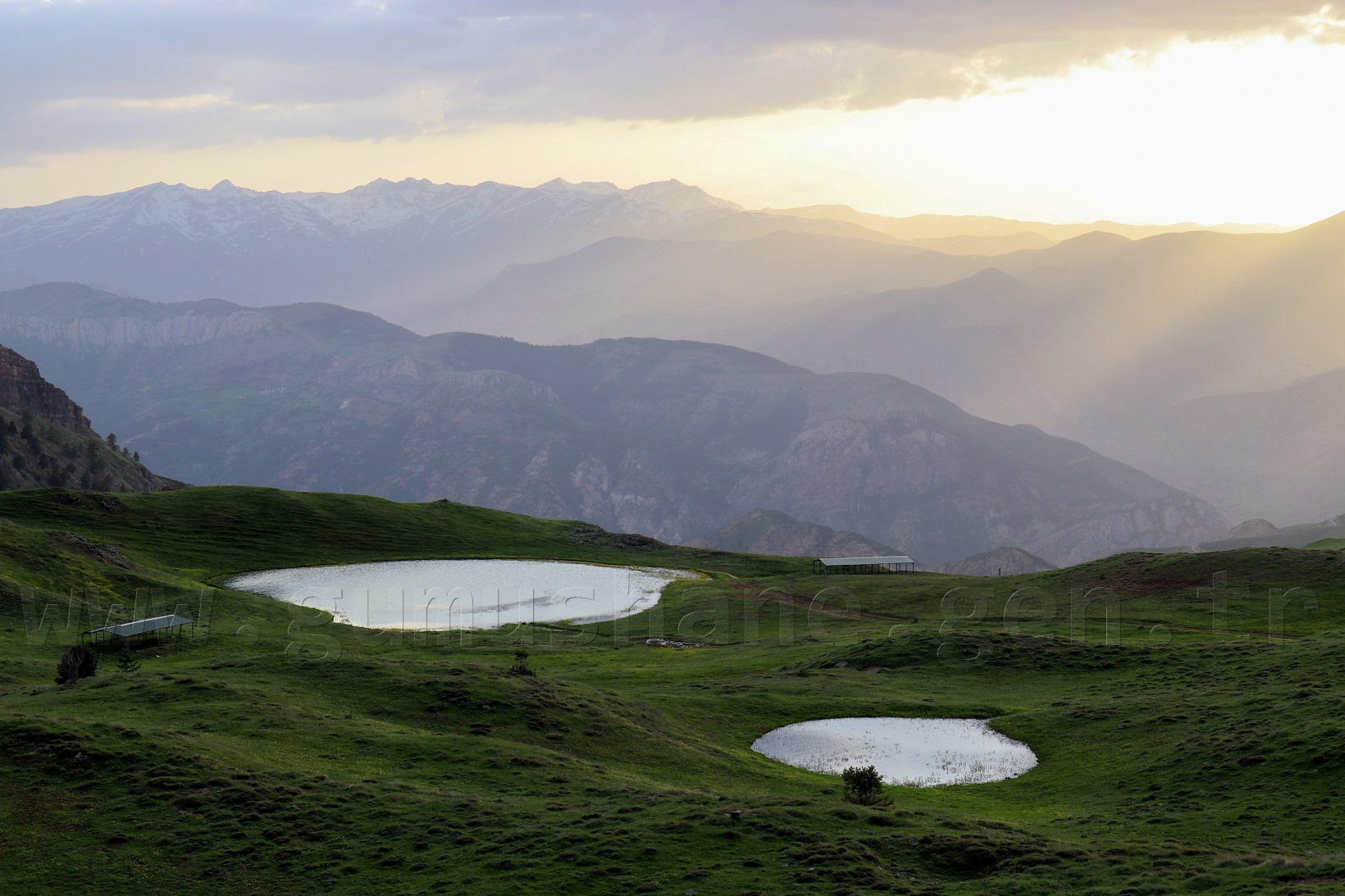 İmparatorlukların sessiz tanığı Dipsiz Gölde bahar güzelliği 7