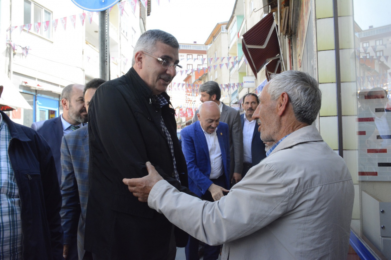 Vekiller Torul’a çıkarma yaptı 13