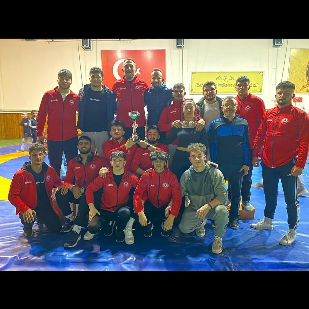 GÜ güreş takımı Türkiye şampiyonu oldu 1