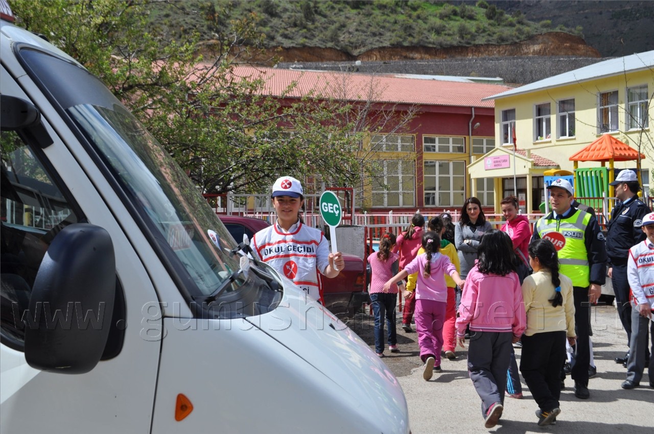 Gümüşhane Emniyeti Öğrencileri Bilgilendirdi 4