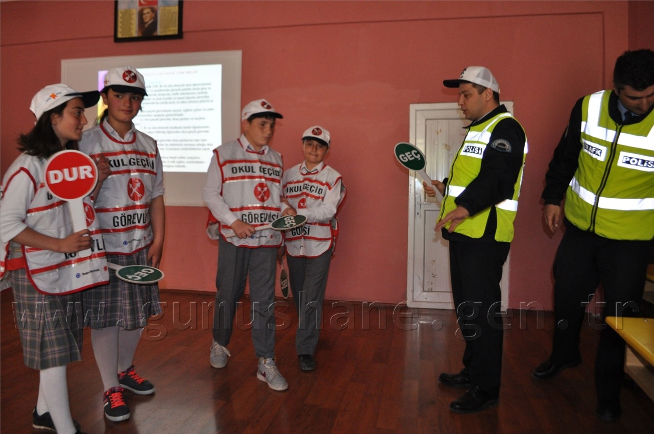 Gümüşhane Emniyeti Öğrencileri Bilgilendirdi 7