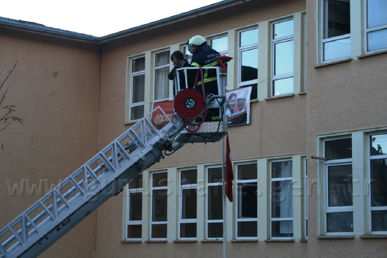 İtfaiye Ekiplerinden Yangın Ve Kurtarma Tatbikatı 2