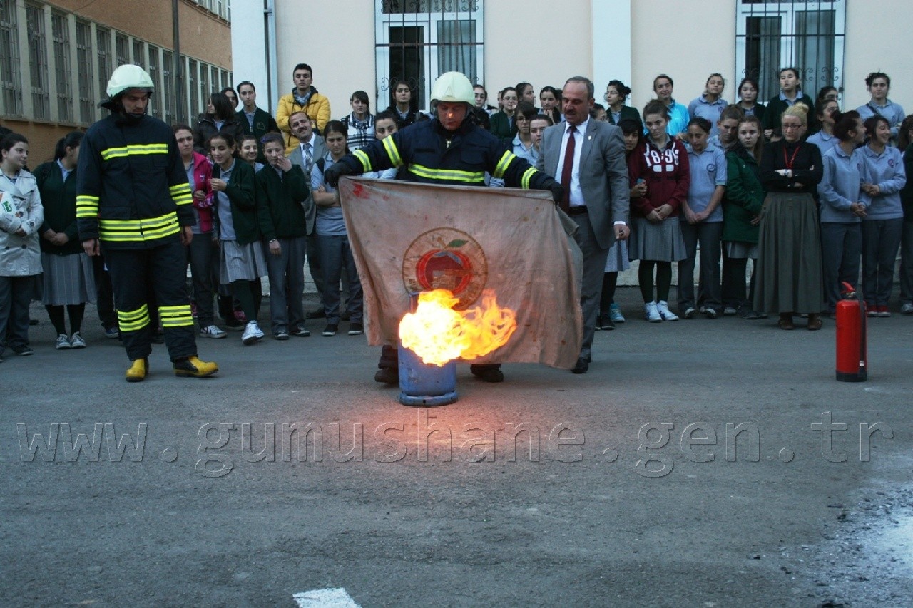 İtfaiye Ekiplerinden Yangın Ve Kurtarma Tatbikatı 4