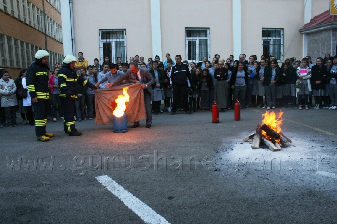 İtfaiye Ekiplerinden Yangın Ve Kurtarma Tatbikatı 5