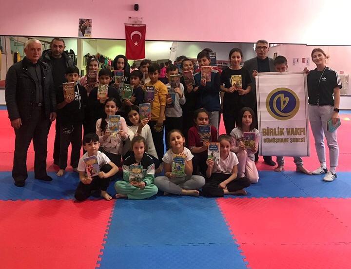 Birlik Vakfı spor yaptırırken kitap okutturuyor 1