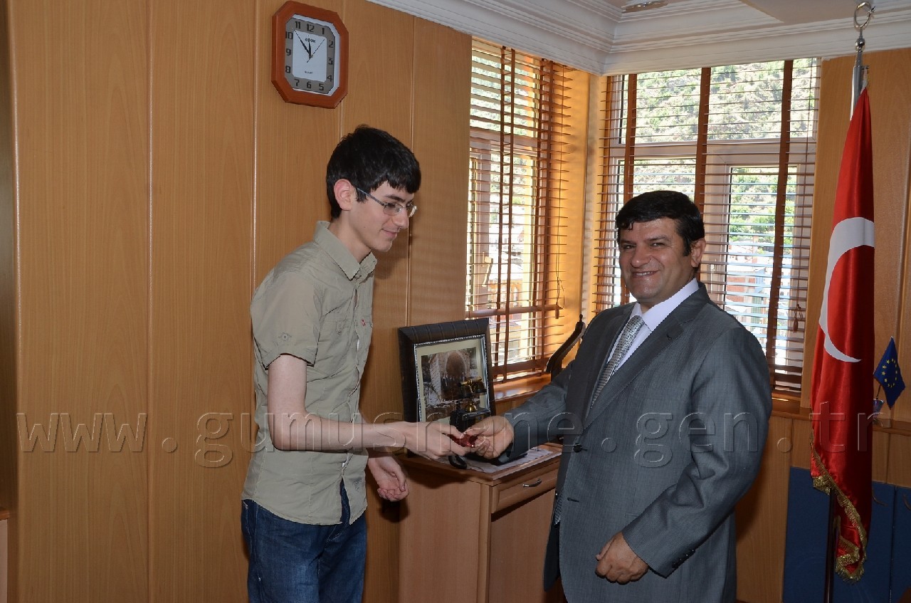 Vali Mayda'dan LYS Şampiyonlarına Altın 1