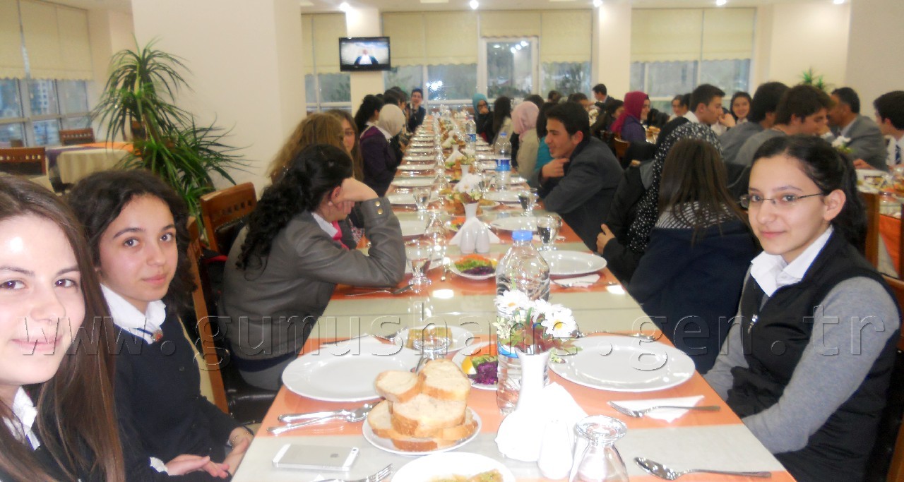 Fen Lisesi Öğrencilerine Yemek Verdi 2