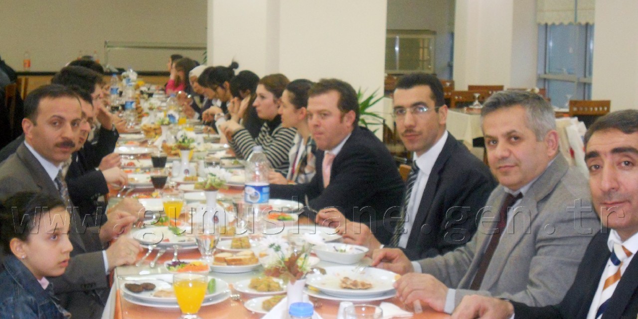 Fen Lisesi Öğrencilerine Yemek Verdi 3