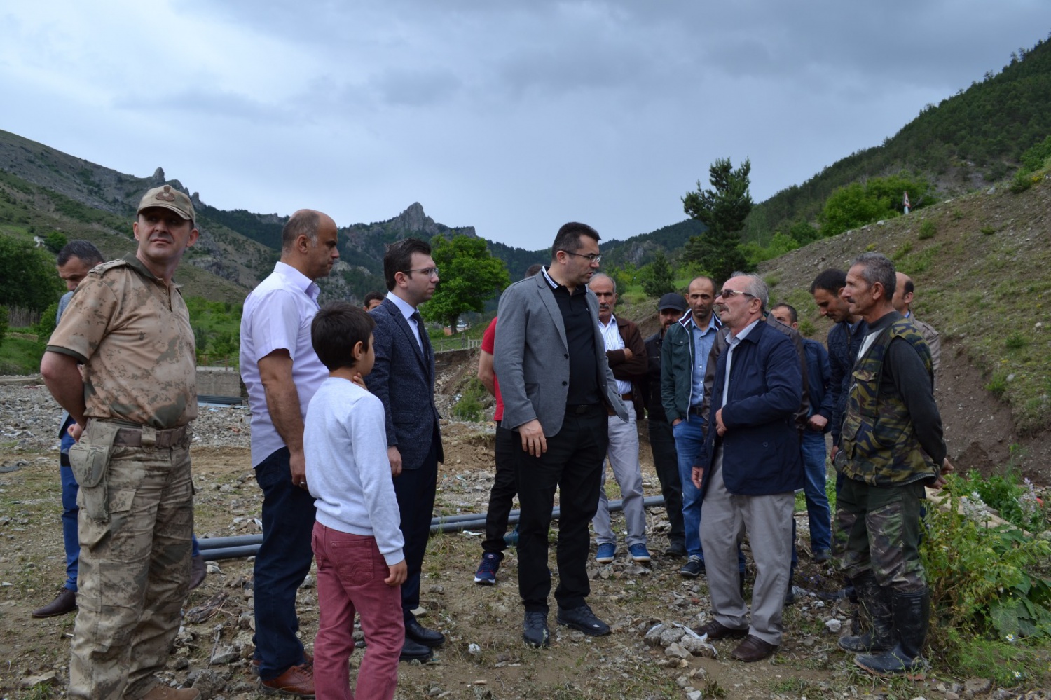 Vali Memiş, selin vurduğu Altınpınar’da 2