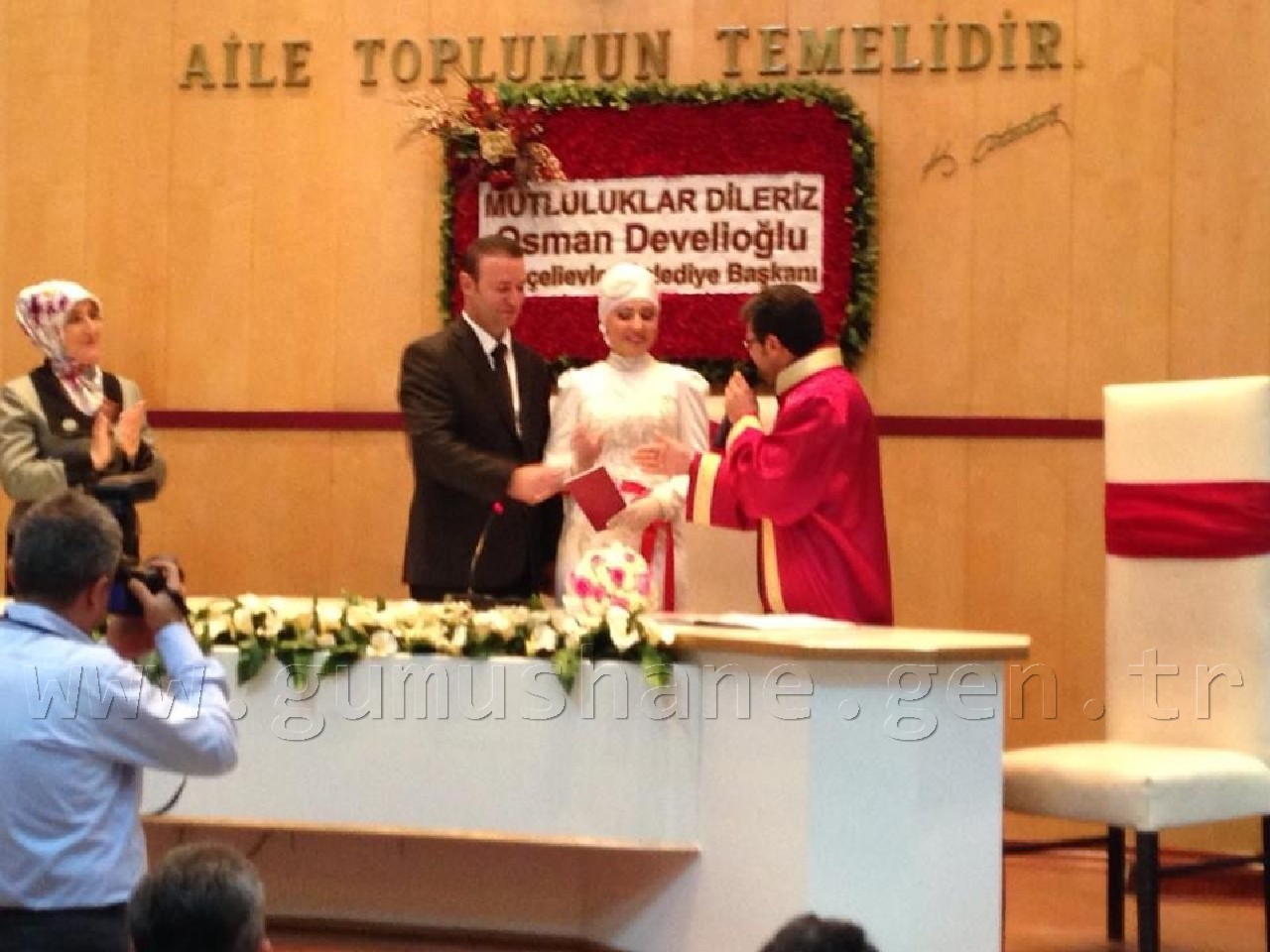 Başhekim Ölü Bulundu 16