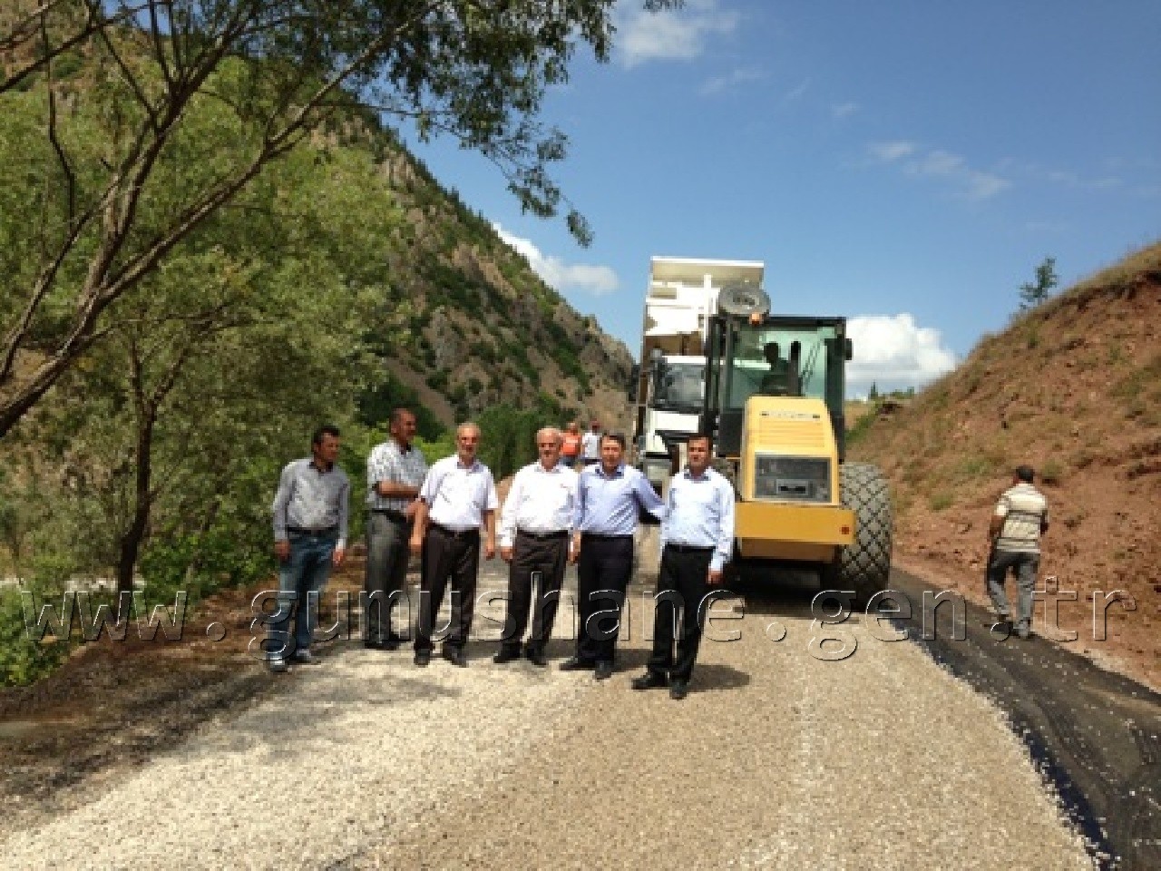 Milletvekili Üstün, Köy Asfalt Çalışmalarını Yerinde İnceledi 1