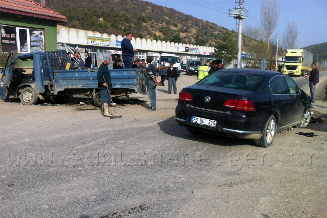 Şiran'da Trafik Kazası: 4 Yaralı 2
