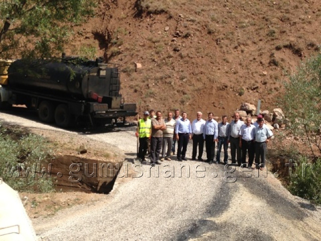 Milletvekili Üstün, Köy Asfalt Çalışmalarını Yerinde İnceledi 3