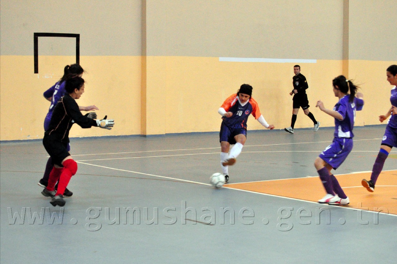 Gümüşhane Üniversitesi Fırtına Gibi Esti:13-5 5