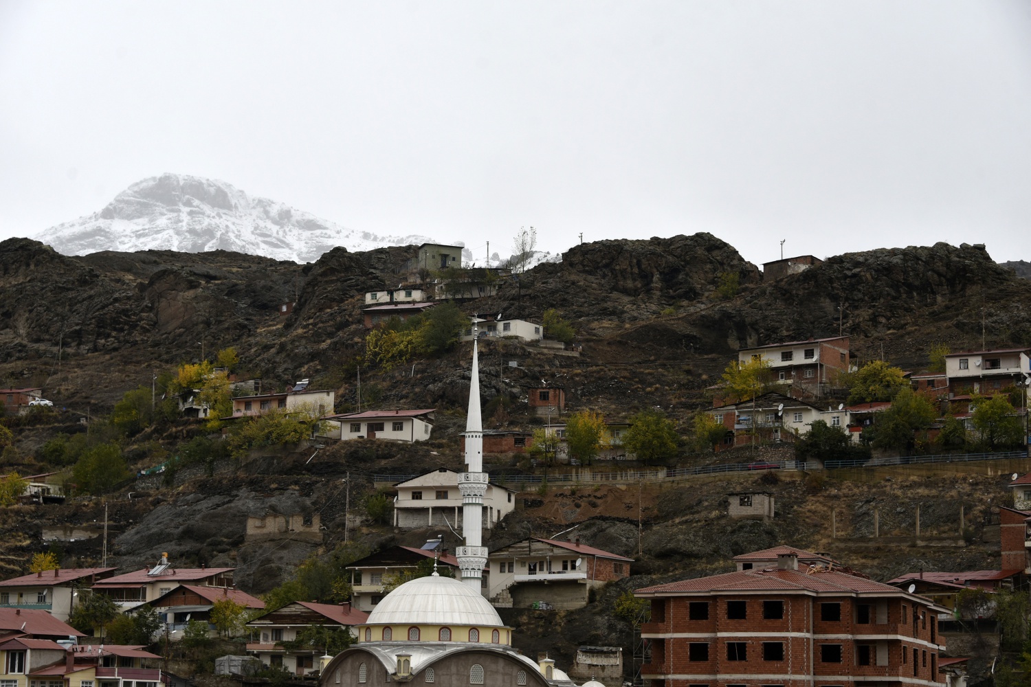 Gümüşhane’nin yüksekleri beyaza büründü 4