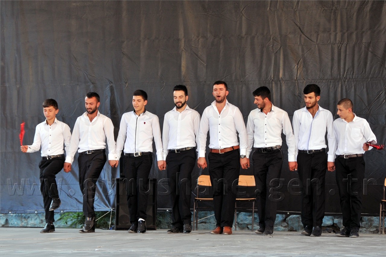 Mahalli Halk Oyunları Yarışması Düzenlendi 8