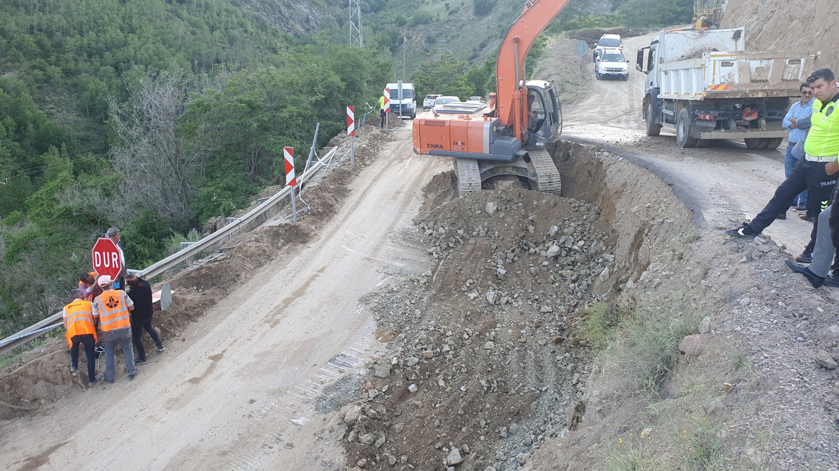 Hastane yolu 27 gün sonra yine kapandı 5