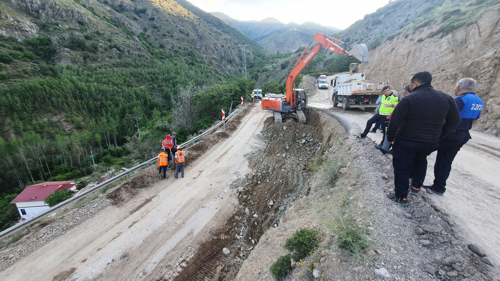 Hastane yolu 27 gün sonra yine kapandı 8