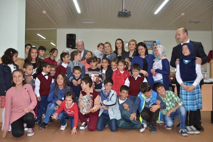 Emine Erdoğan'dan Gümüşhaneli Çocuklara Hediye 13
