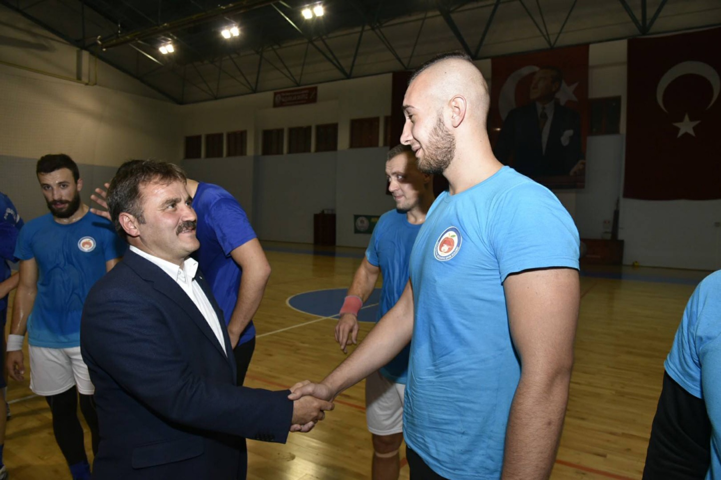 Başkan Çimen'den hentbol takımına ziyaret 3