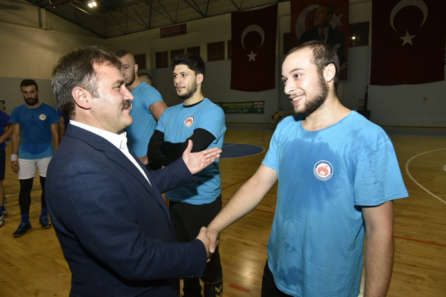 Başkan Çimen'den hentbol takımına ziyaret 2