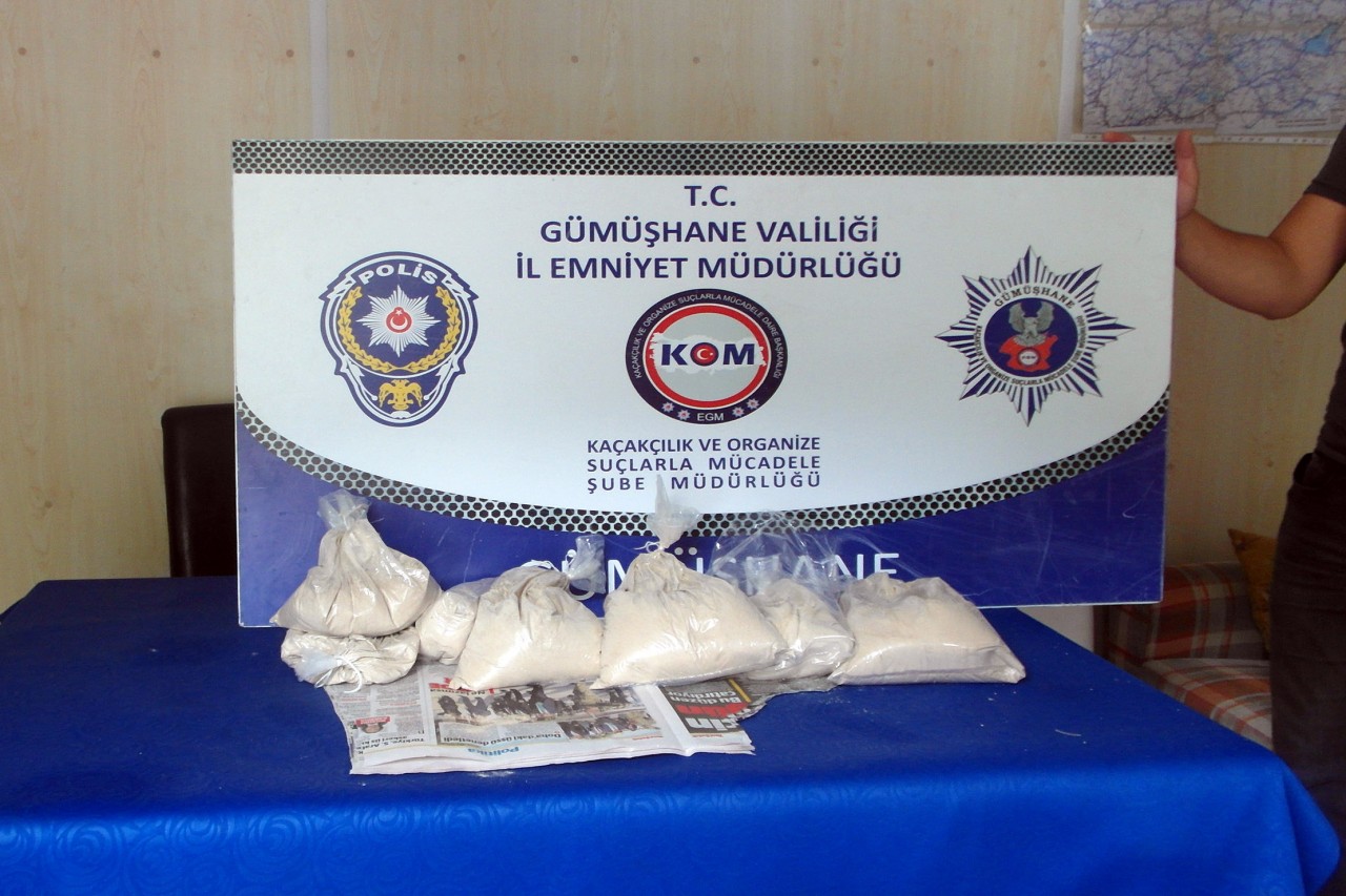 Gümüşhane’de araç aküsünde 5 kilo eroin ele geçirildi 1