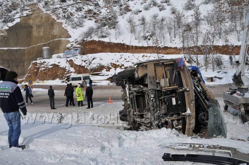 Gümüşhane'de Trafik Kazası: 20 Yaralı 8