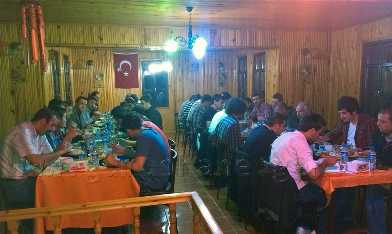 Ülkü Ocaklarından İftar Yemeği 2