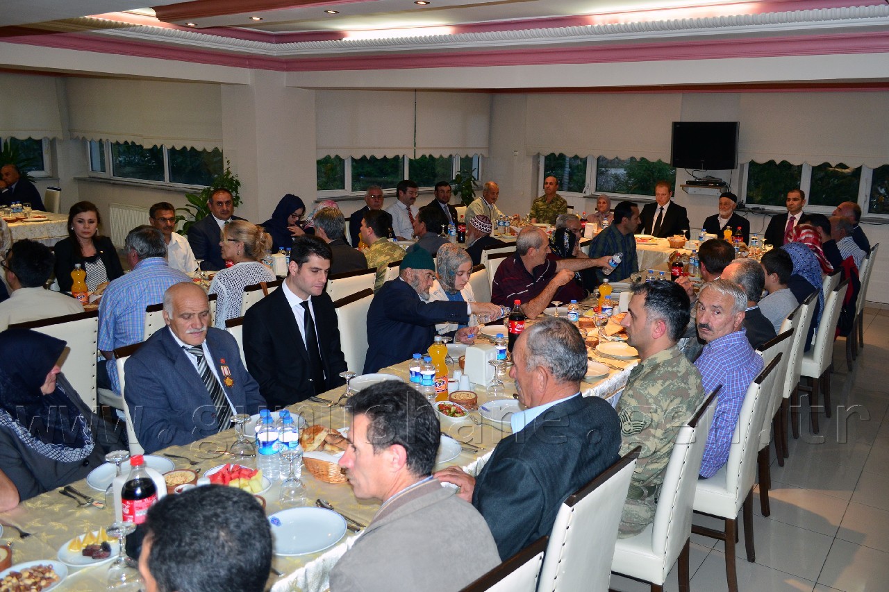 Vali Yavuz Şehit Aileleri ve Gazilere İftar Yemeği Verdi 1
