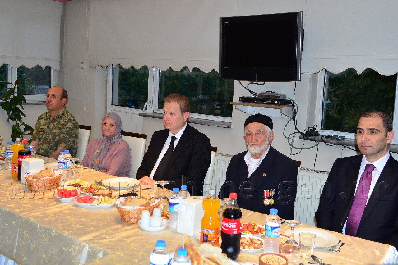 Vali Yavuz Şehit Aileleri ve Gazilere İftar Yemeği Verdi 2