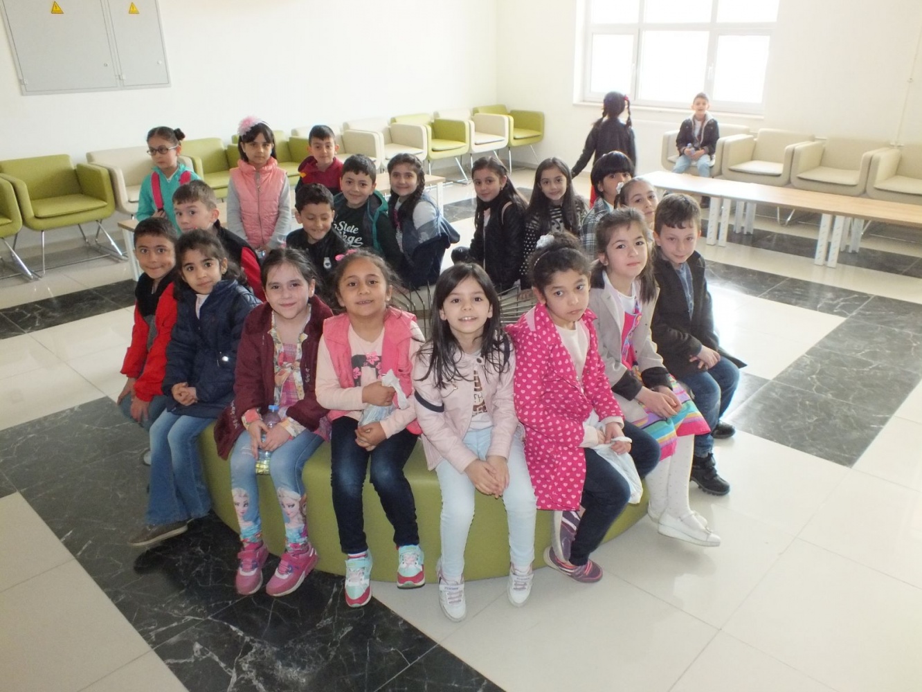 Öğrenciler kitapların büyülü dünyasında 2