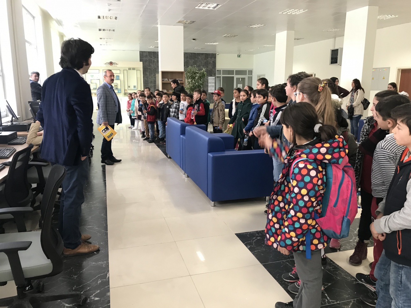 Öğrenciler kitapların büyülü dünyasında 9