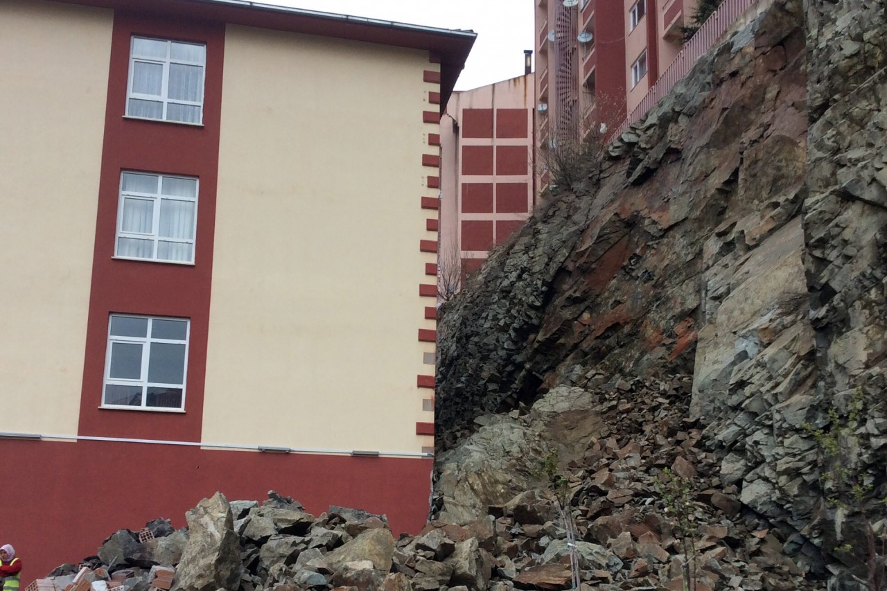 Kürtün’de Üst Üste Heyelan 3
