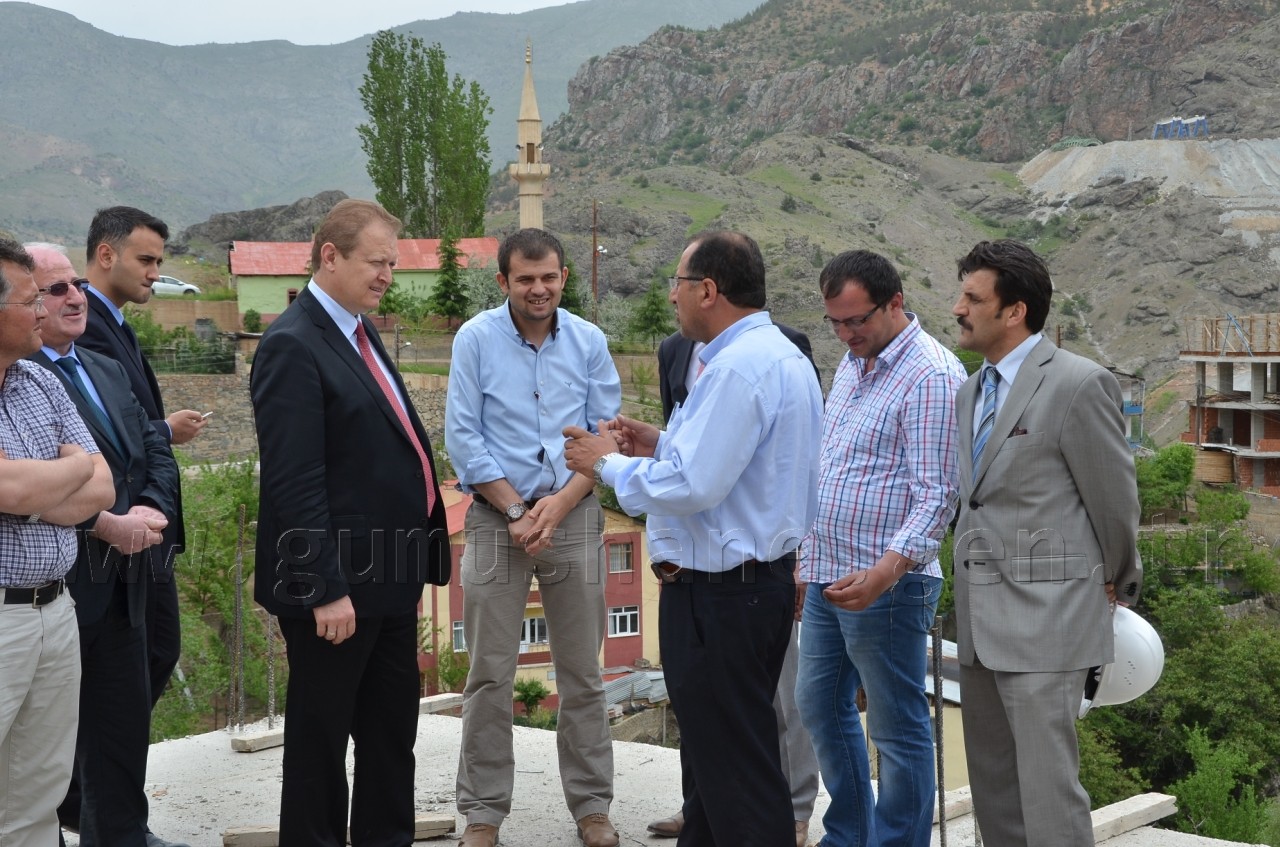 Vali Yavuz inşaatları denetledi 2