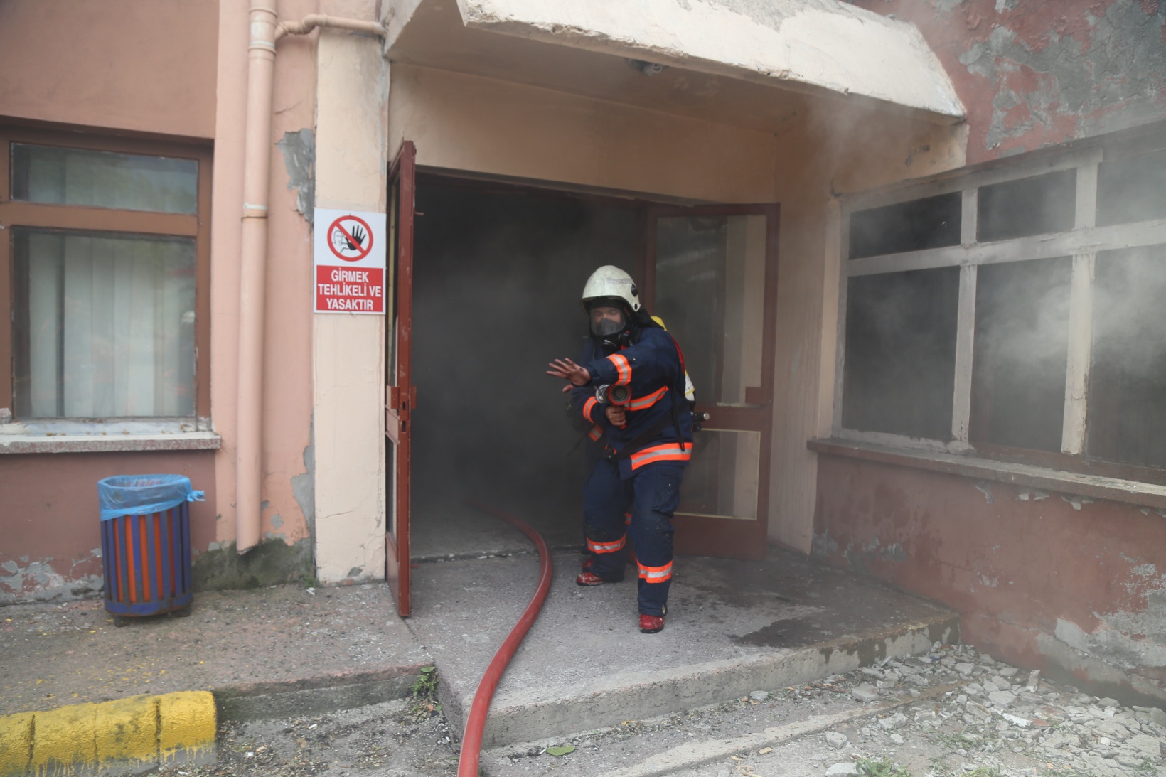 Gerçeği aratmayan eğitimlerle itfaiyeci olmak için yarışıyorlar 12