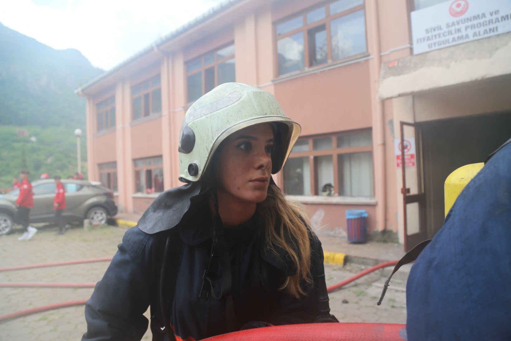 Gerçeği aratmayan eğitimlerle itfaiyeci olmak için yarışıyorlar 13