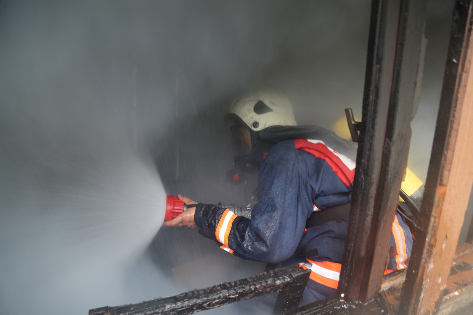 Gerçeği aratmayan eğitimlerle itfaiyeci olmak için yarışıyorlar 7