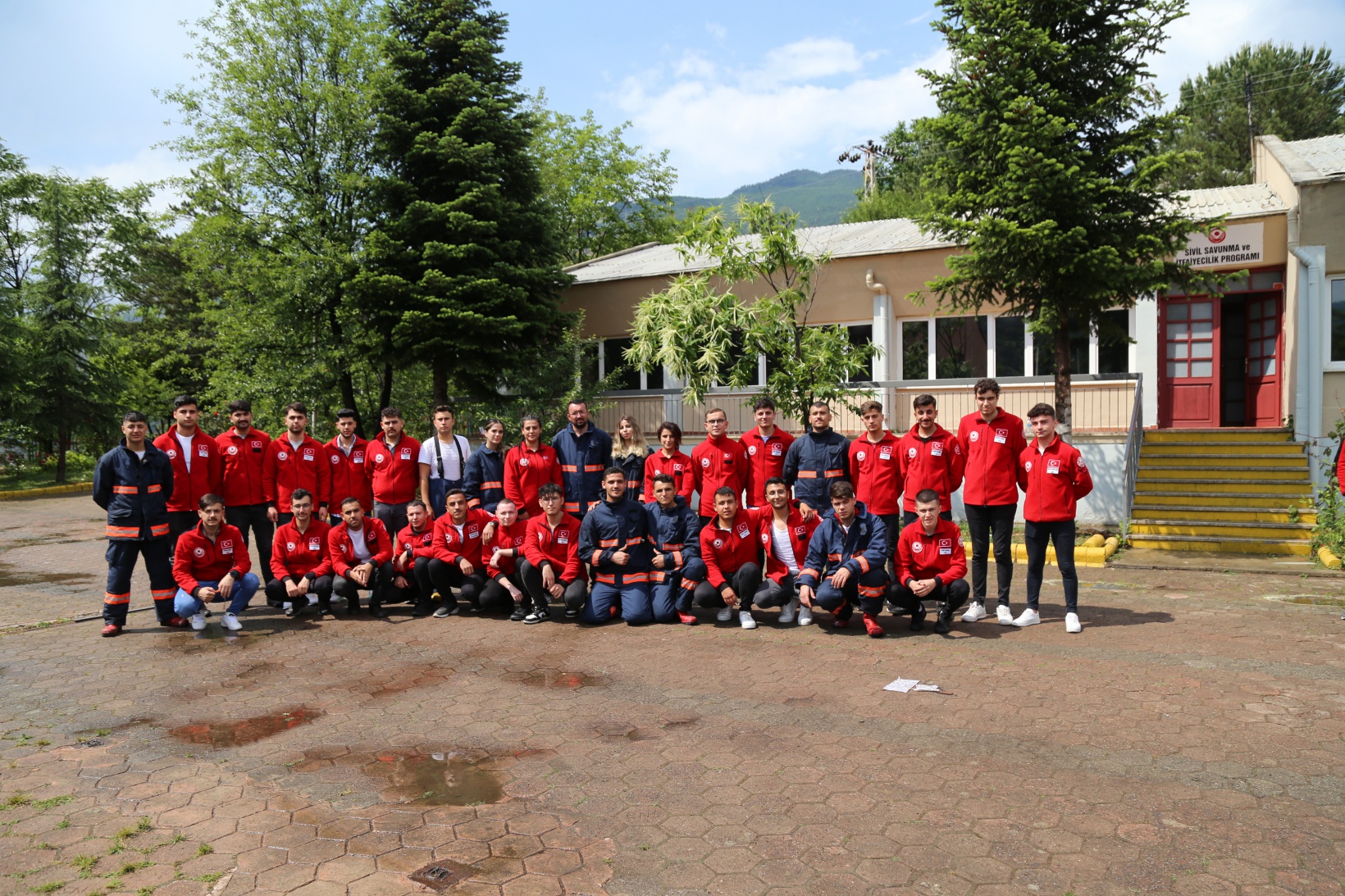 Gerçeği aratmayan eğitimlerle itfaiyeci olmak için yarışıyorlar 14